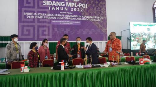 Penyerahan palu sidang dari MPH-PGI ke pimpinan sidang MPL-PGI 2022 (28/1/2022)